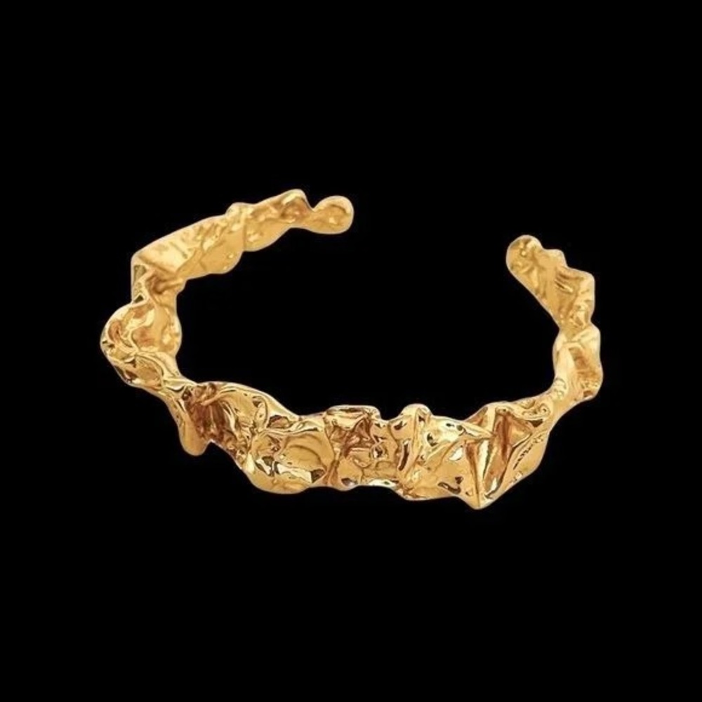 Crushed Trend Metal Cuff 24k Plated Amber Sceats